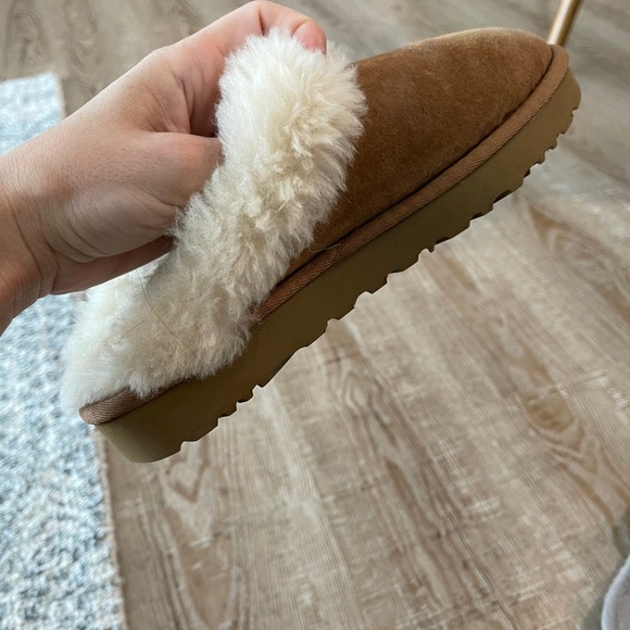 Ugg Chestnut Slippers SZ 6 - Picture 4 of 5